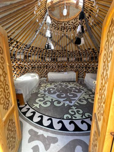 a room with a large rug in a yurt at Nomads Home in Tong