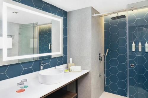 a bathroom with a sink and a shower at Le Méridien Mexico City Reforma in Mexico City