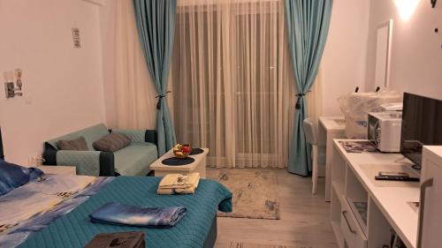 a small room with a bed and a couch at Studio Lucian in Douăzeci şi Trei August