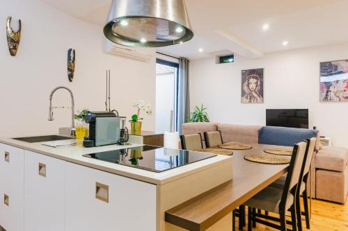 Modern 3 - Bedroom Apartment - Near Arroios Metro