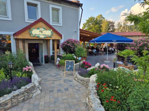 a garden center with flowers in front of a building at Apartamenty Amadeus & Trattoria Matteo e Raffaello in Stronie Śląskie