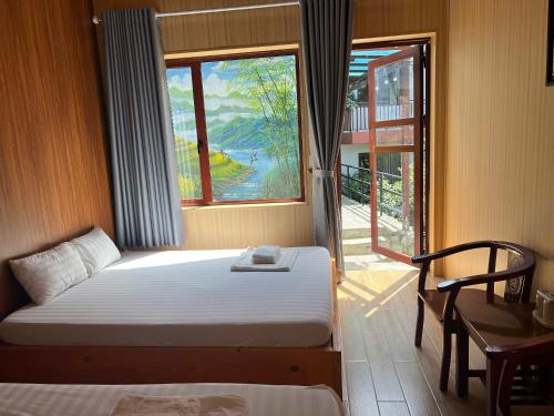 a small bedroom with a bed and a window at Ngan Nga Legend in Bắc Hà