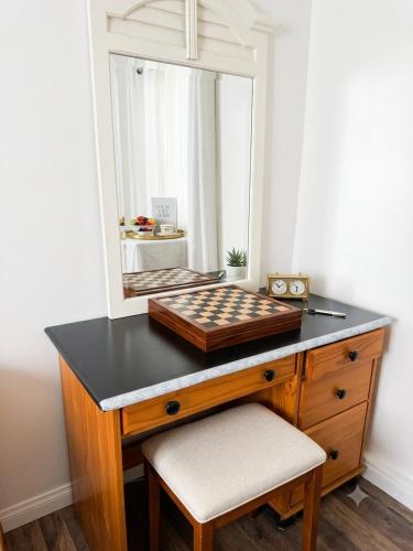 a dressing table with a mirror and a drawer at Charming And Cozy Studio In Oleander Sunset in Bakersfield