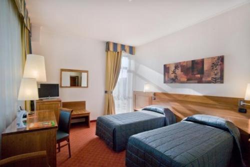 A bed or beds in a room at Hotel Master