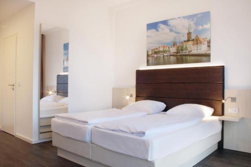 Ένα ή περισσότερα κρεβάτια σε δωμάτιο στο Viva Hotel Lübeck
