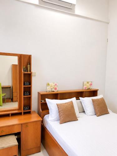 a bedroom with a bed and a mirror at Ayubowan Home Stay - Kotikawatta in Angoda