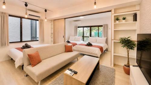 Oshiage 4min walk, Asakusa 3min, Ueno10min, FreeWi-Fi