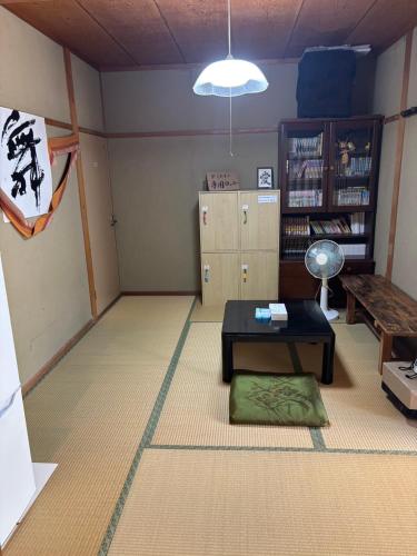 木の家ゲストハウス松山ドミトリー館