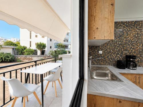 Riviera Escape - Stylish 1BR Near the Sea by ΜΡS
