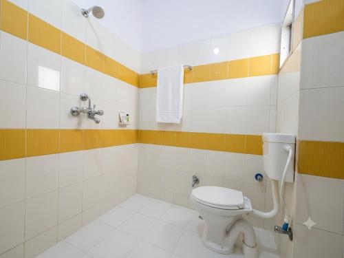a bathroom with a toilet and a shower at Hotel Dhola Maru in Kota