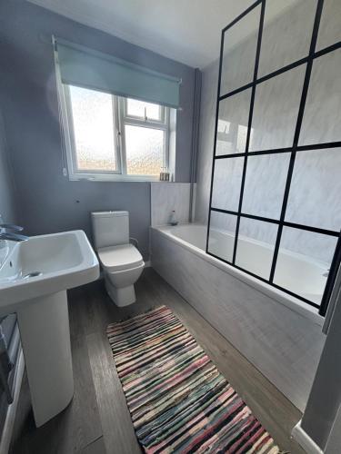 a bathroom with a sink and a toilet and a bath tub at 124, Three bed two storey chalet on Bermuda holiday park, Hemsby - Sleeps 7, bed linen and towels included with onsite entertainment and further entertainment close by - includes balcony in Great Yarmouth