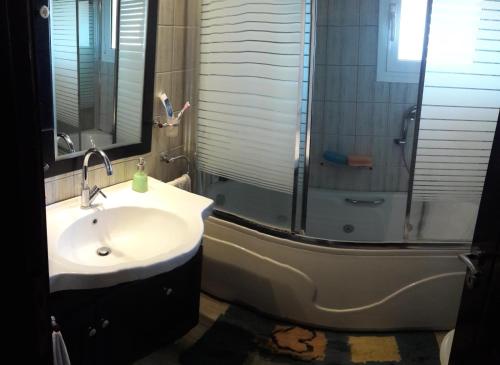 A bathroom at Villa Nefeli