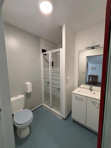 a bathroom with a toilet and a sink and a shower at Hôtel 2 Étoiles centre ville in Mont-de-Marsan