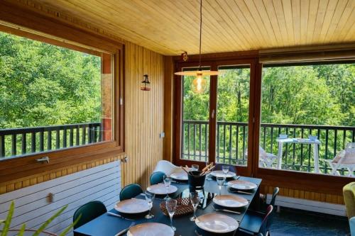 Spacious flat with views of Mont Blanc Parking