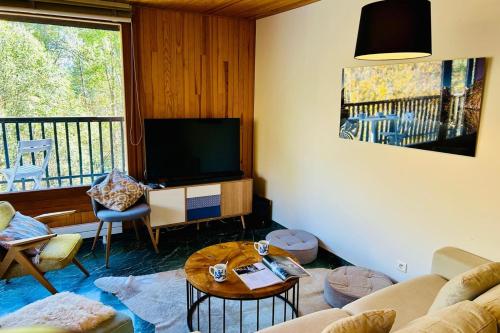 Spacious flat with views of Mont Blanc Parking