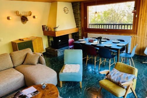 Spacious flat with views of Mont Blanc Parking