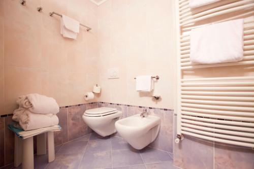 a bathroom with a toilet and a bidet at Euroterme in Bagno di Romagna