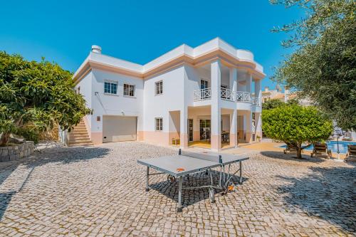 Villa Nespereira - Escapadinha com piscina aquecível e BBQ - Albufeira