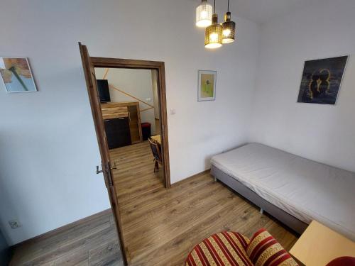a small bedroom with a bed and a mirror at Apartamenty Floris Bochnia in Bochnia