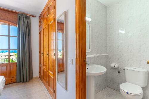 a bathroom with a toilet and a sink at BF Rooms Garrucha in Garrucha