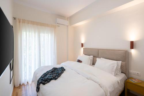 2BR Gem Apt Near Metro In Psiri-Thissio