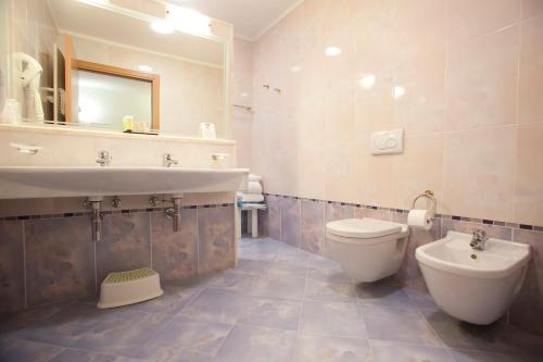a bathroom with a sink and a toilet and a mirror at Euroterme in Bagno di Romagna