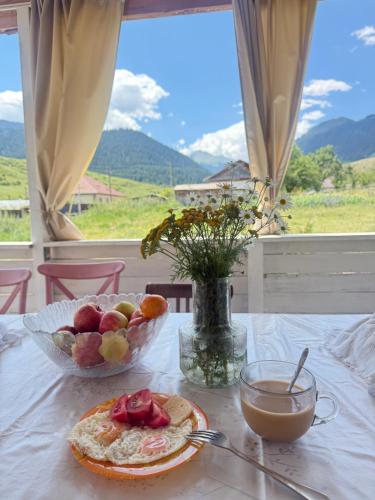 a table with a bowl of fruit and a bowl of juice at Qurmety camp in Kurmenty