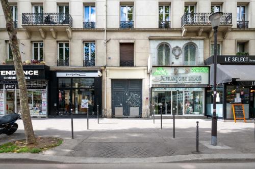 Cozy and Central 2BDR Modern Home in 10th Paris
