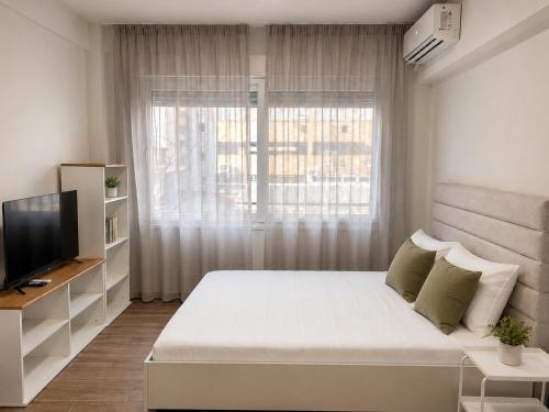 Big Studio with Kitchen near Ladadika