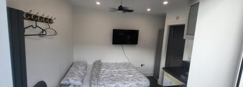 a room with a bed and a flat screen tv at lovely Studio Flat in The Hyde