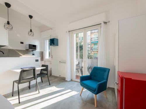 Quiet and bright studio apt with a balcony and AC