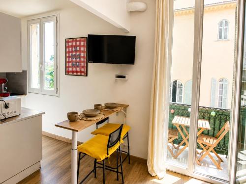 Studio, Downtown, Train Station, WiFi, Air Conditioning