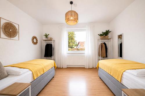a bedroom with two beds and a window at Wohnung für 4 Personen, 2 Schlafzimmer, Küche, Wlan in Großostheim