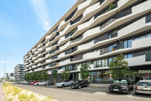 GuestReady - Modern Retreat with Balcony Views