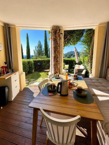Appartement classé Premium - Le Jardin Clos Vue Mer -Parking Couvert - PISCINE Chauffée du 05-04 au 01 -11- Parc résidentiel avec espaces de Loisirs parcours de Santé, randonnées , Jeux extérieur