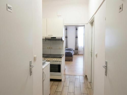 1BR Apartment, 3 Min Enkplatz, 9 Min City Center