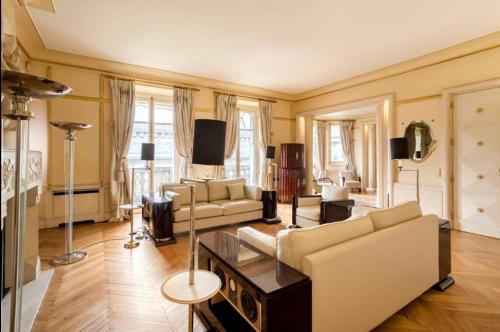 W Trocadéro, Eiffel Tower, Luxury Apartment for 8p