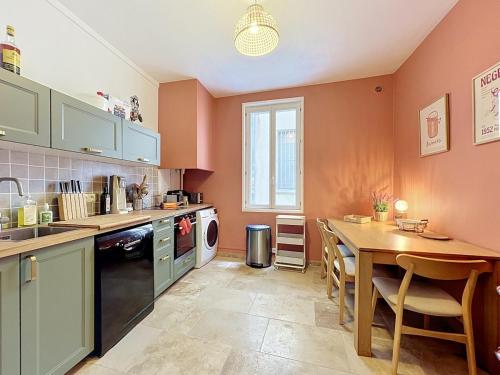 Beautiful 40m2, 1 bedroom apartment with AC in the heart of the city