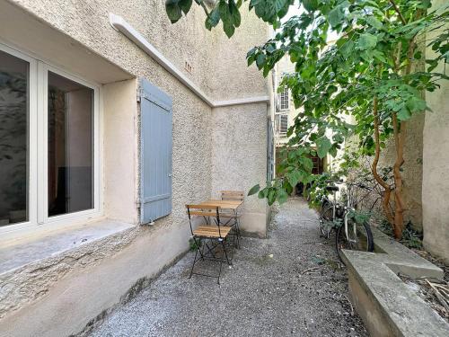 Beautiful 40m2, 1 bedroom apartment with AC in the heart of the city