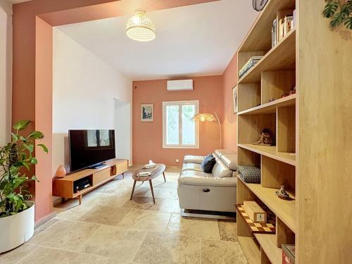 Beautiful 40m2, 1 bedroom apartment with AC in the heart of the city