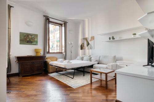 Bright apartment 20 min from Duomo-M4 Dateo
