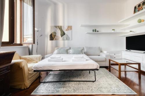 Bright apartment 20 min from Duomo-M4 Dateo