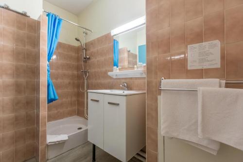 a bathroom with a sink and a toilet and a shower at Hotel Bains Sarrailh in Dax