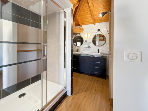 a bathroom with two sinks and a shower at DOMAINE DE LA PORTE in Agonac