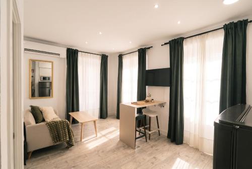 a living room with a table and a couch and a desk at InsideHome Ciudad del Cine in Valladolid