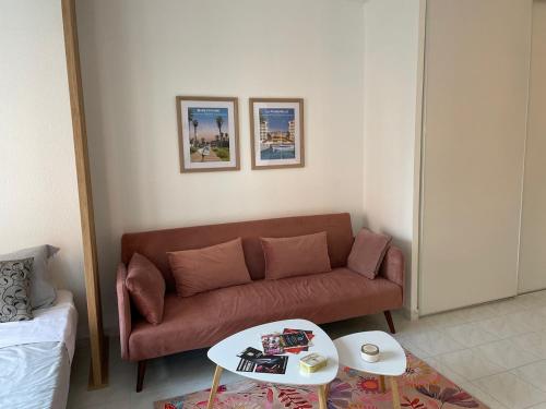 Studio climatisé à deux pas de la plage et de la marina