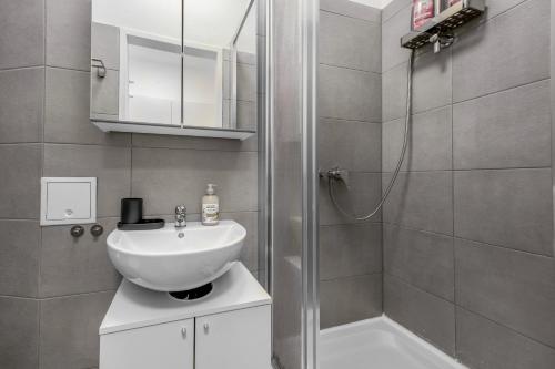 1 Bedroom Apartment with Game Table , 20 Min to City Center, Smart TV