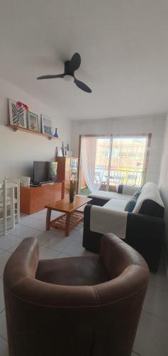 Alquilaencanarias-Medano Galte, terrace and beach