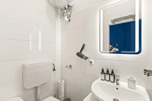 Cozy Apartment Near Metro and Shopping Street