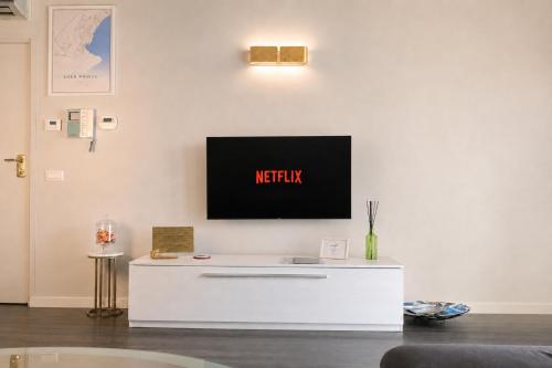 a living room with a tv on a wall at Villetta a schiera con vista lago mozzafiato in Lovere